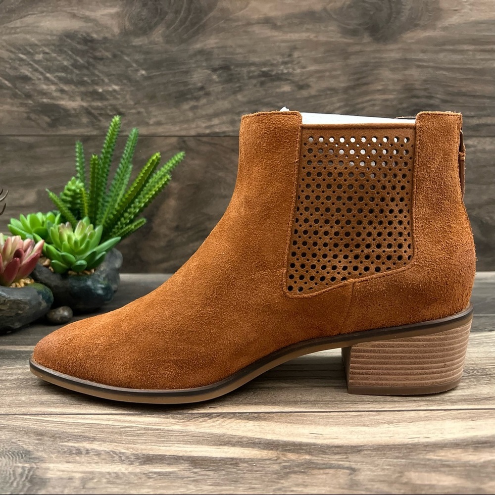 NIB Cole Haan Val Bootie Pointed Toe Ankle Boots British Tan Suede 8B 38.5 - Picture 6 of 12